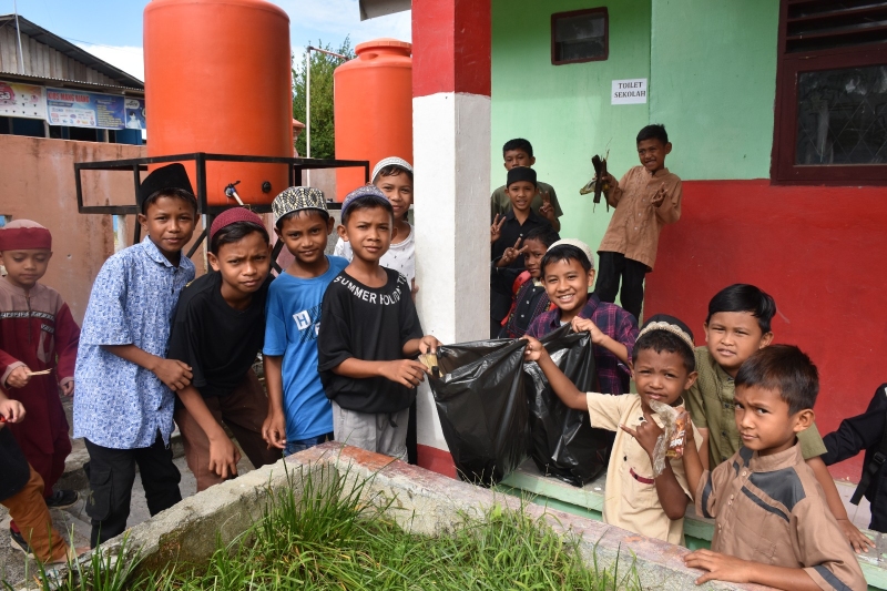Kampanye 3R dan Bank Plastik di Sekolah Dasar Negeri Kapopo, Desa Ngatabaru