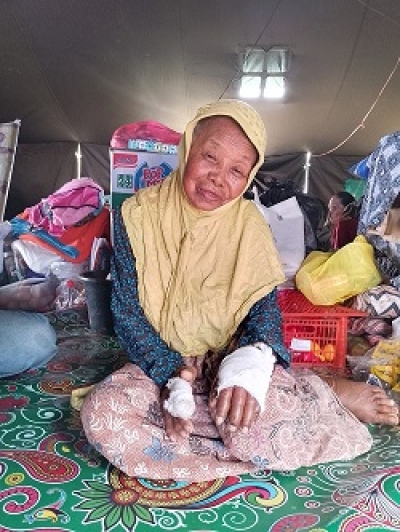Story of Mak Ara who stay in a communal tent in Talaga Village