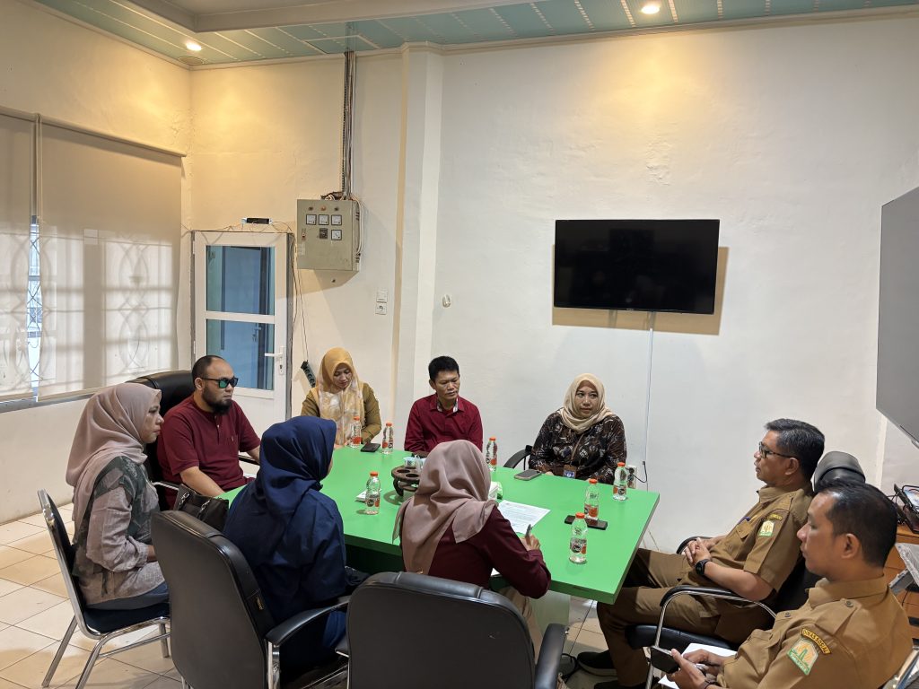 Sultan beserta tim Respons OPDis berdiskusi dengan Dinas Sosial Provinsi Nanggroe Aceh Darussalam